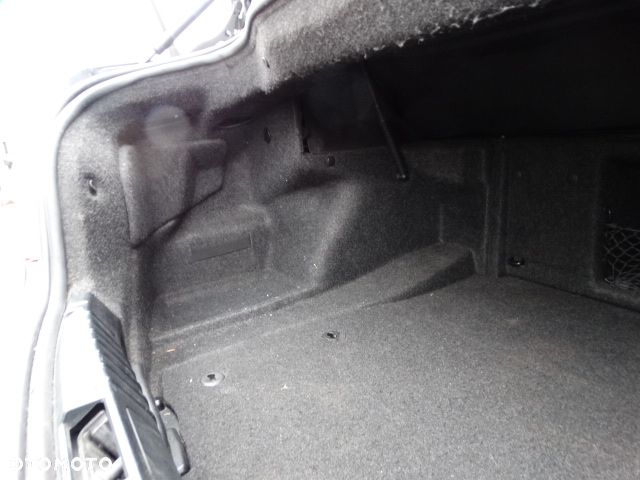 BMW 1  E88 CABRIO KPL BAGAŻNIK TAPICERKA BOCZKI - 8