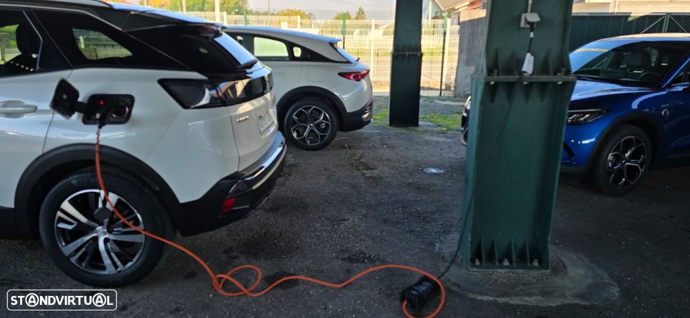 Peugeot 3008 Plug-In Hybrid 225 e-EAT8 Allure Pack - 44