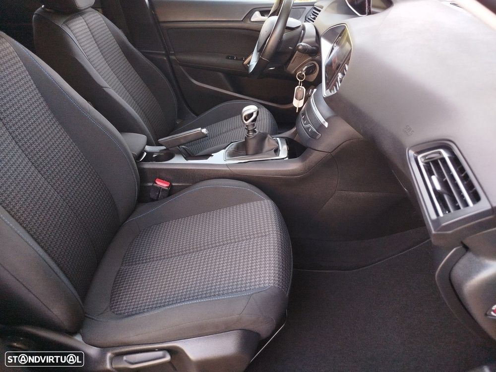 Peugeot 308 SW 1.2 PureTech Style - 28