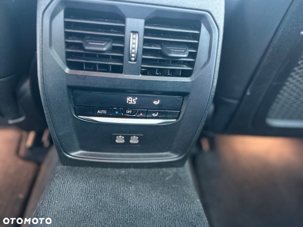 BMW Seria 3 318i M Sport - 39