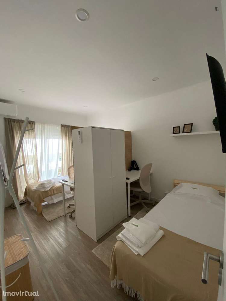 Quarto - localizado em Almada Lisbon - Grande imagem: 5/11
