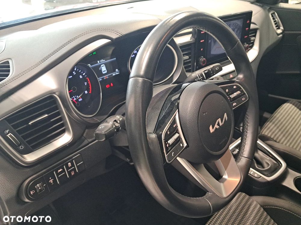 Kia Ceed - 11