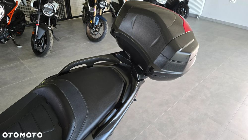 Yamaha Tmax - 23