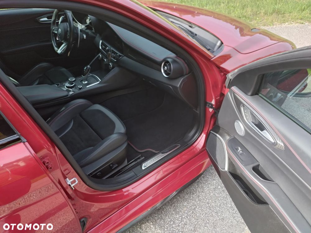 Alfa Romeo Giulia 2.9 V6 Bi-Turbo AT8 Quadrifoglio - 24