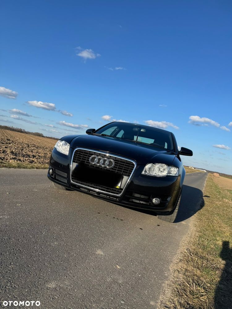 Audi A4 Limousine - 1