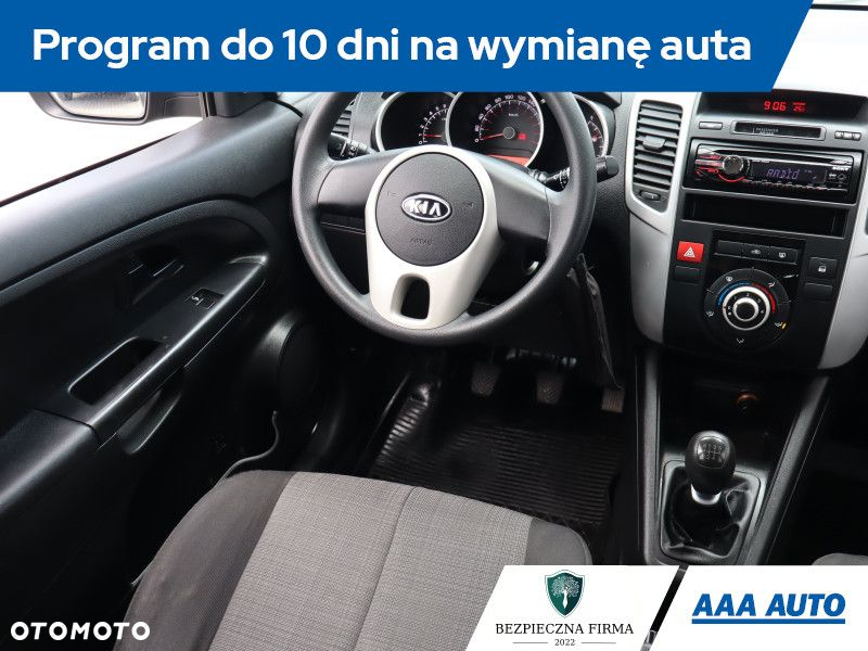 Kia Venga - 8
