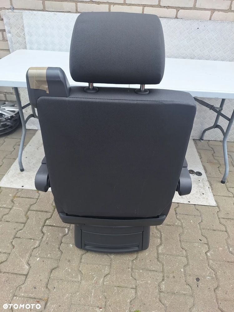 FOTEL OBROTOWY VW T5 MULTIVAN - 4