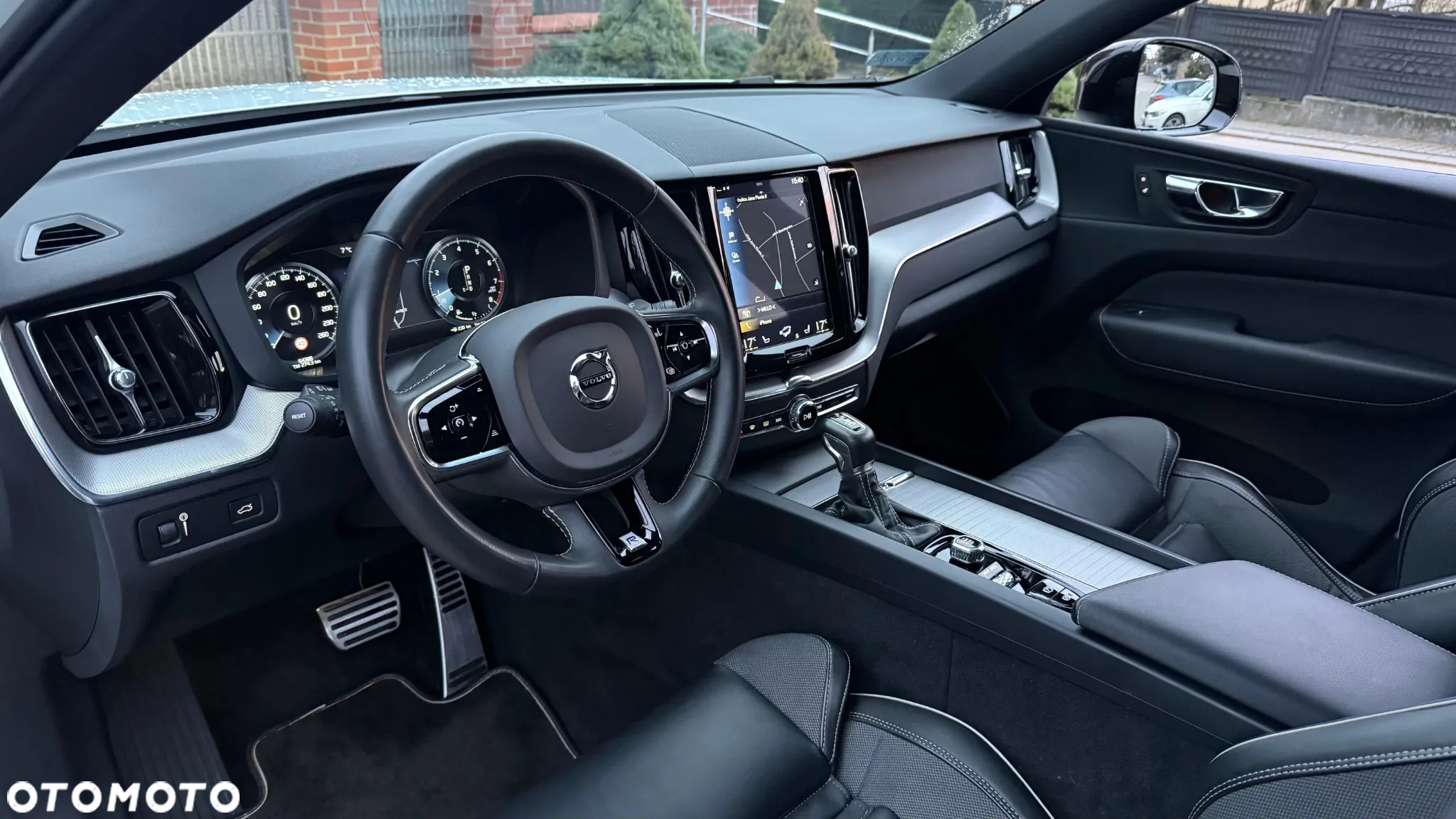 Volvo XC 60 T4 R-Design - 4