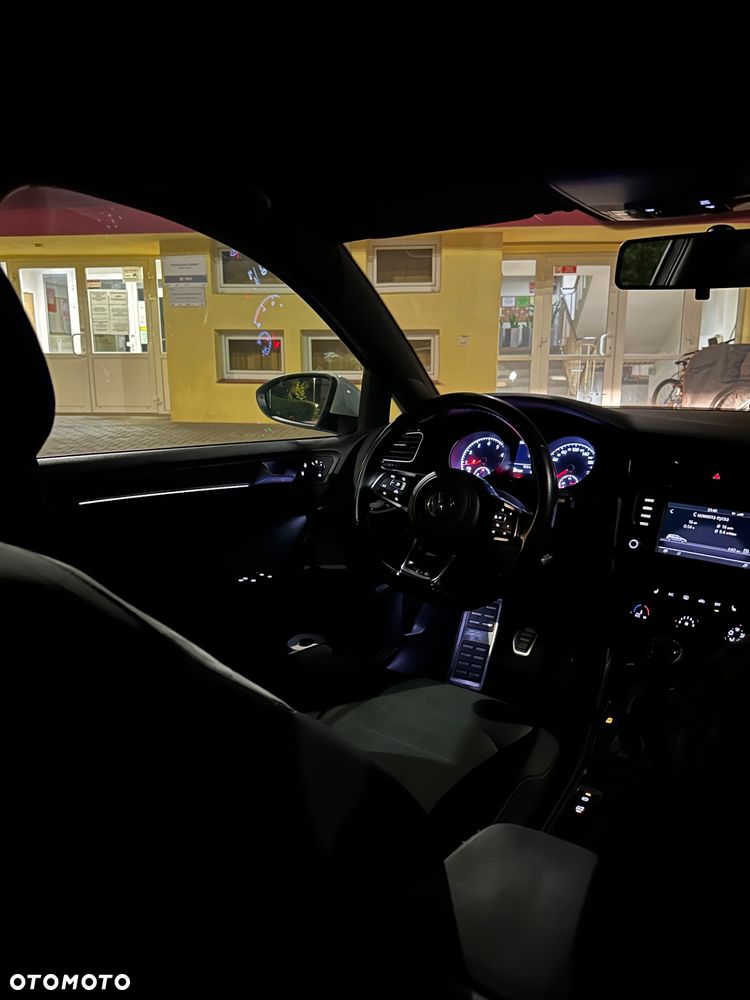 Volkswagen Golf - 8