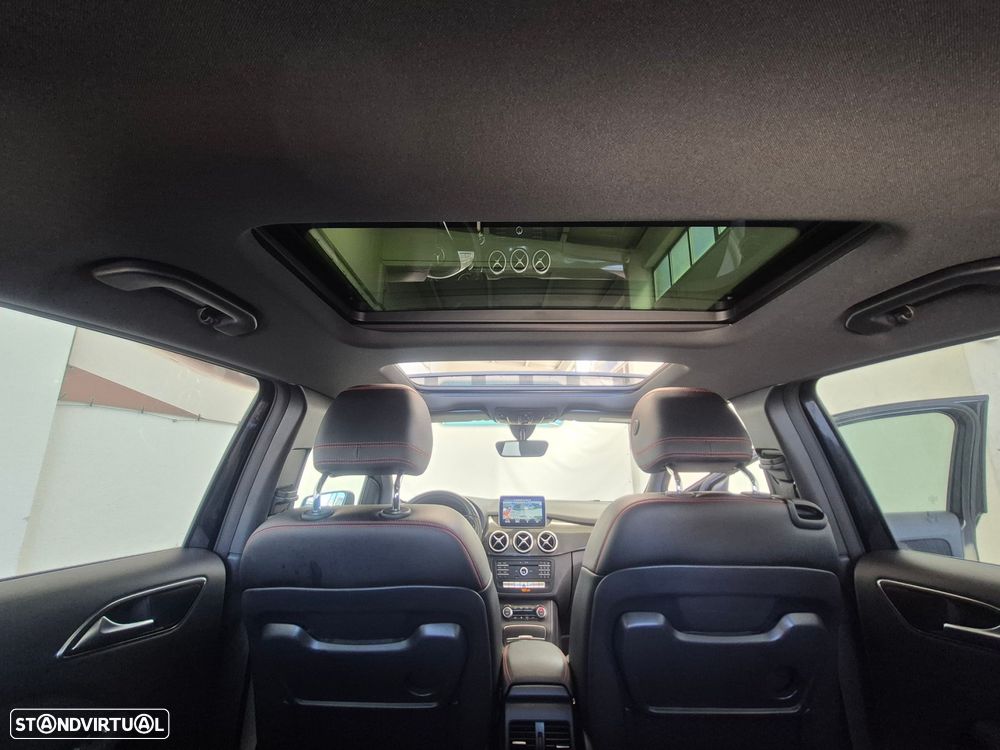Mercedes-Benz B 180 d AMG Line Aut. — fotografia 29