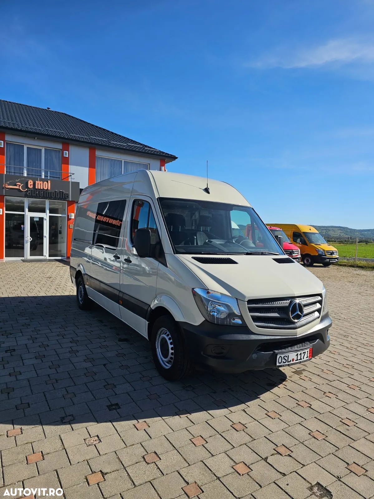 Mercedes-Benz Sprinter 316 CDI Model 2018 Climă Comenzi pe volan Pilot automat Navigație Mare Încălzire scaun șofer Scaun pe pernă aer Cameră video pe marșalier Banchetă 3 Locuri Rafturi metalice - 1