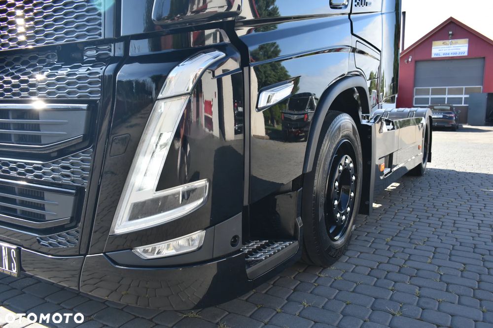 Volvo FH 500 XL MEGA // RETARDER // FULL LED // SKÓRY // XENON // TV // FULL AIR // BLACK EDITION // TRĄBY HADLEY // ORUROWANIE - 13