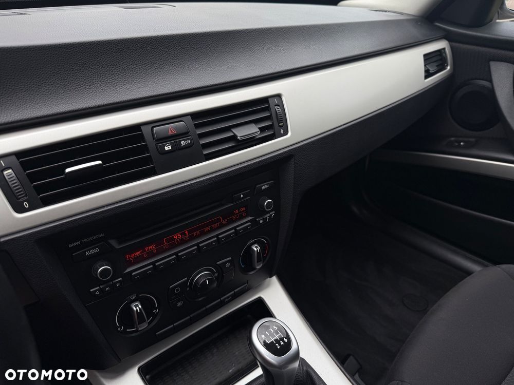 BMW Seria 3 318d Advantage - 24