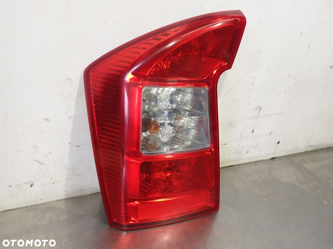 LAMPA LEWA TYLNA KIA CARENS III 92401-100L - 2