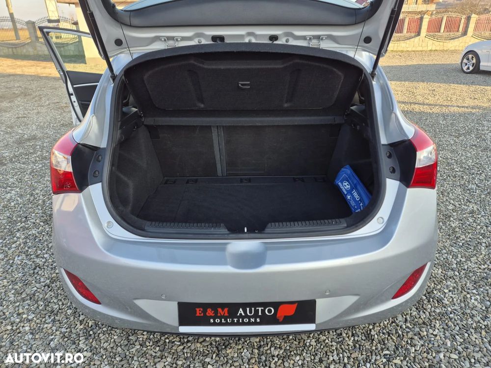 Hyundai i30 blue 1.6 CRDi Trend - 15