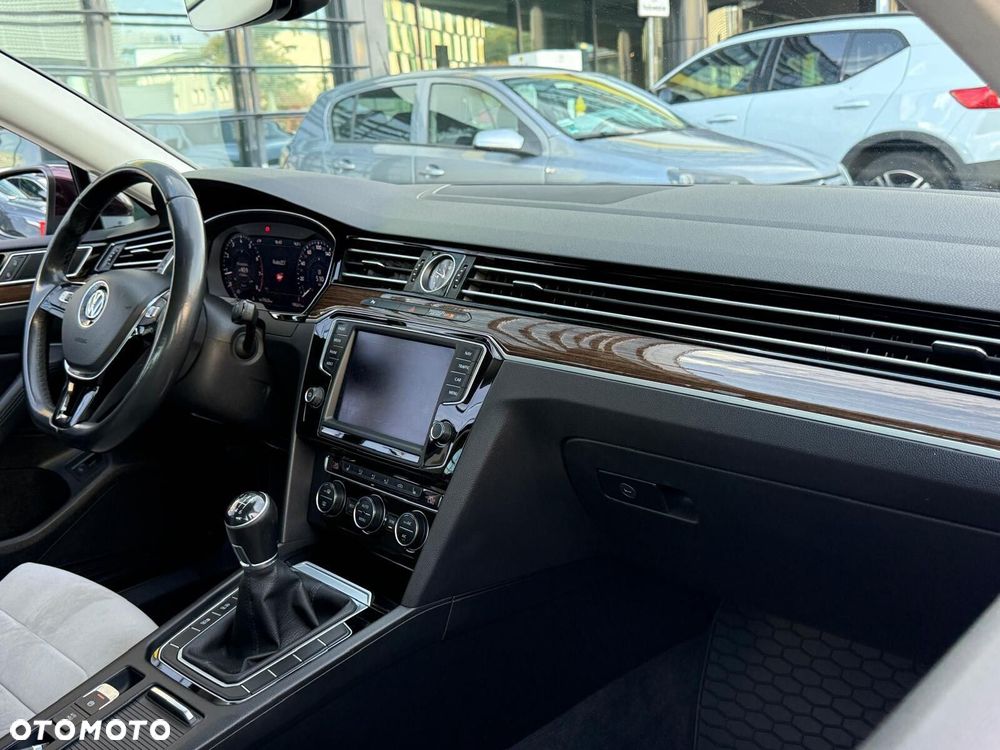 Volkswagen Passat - 23