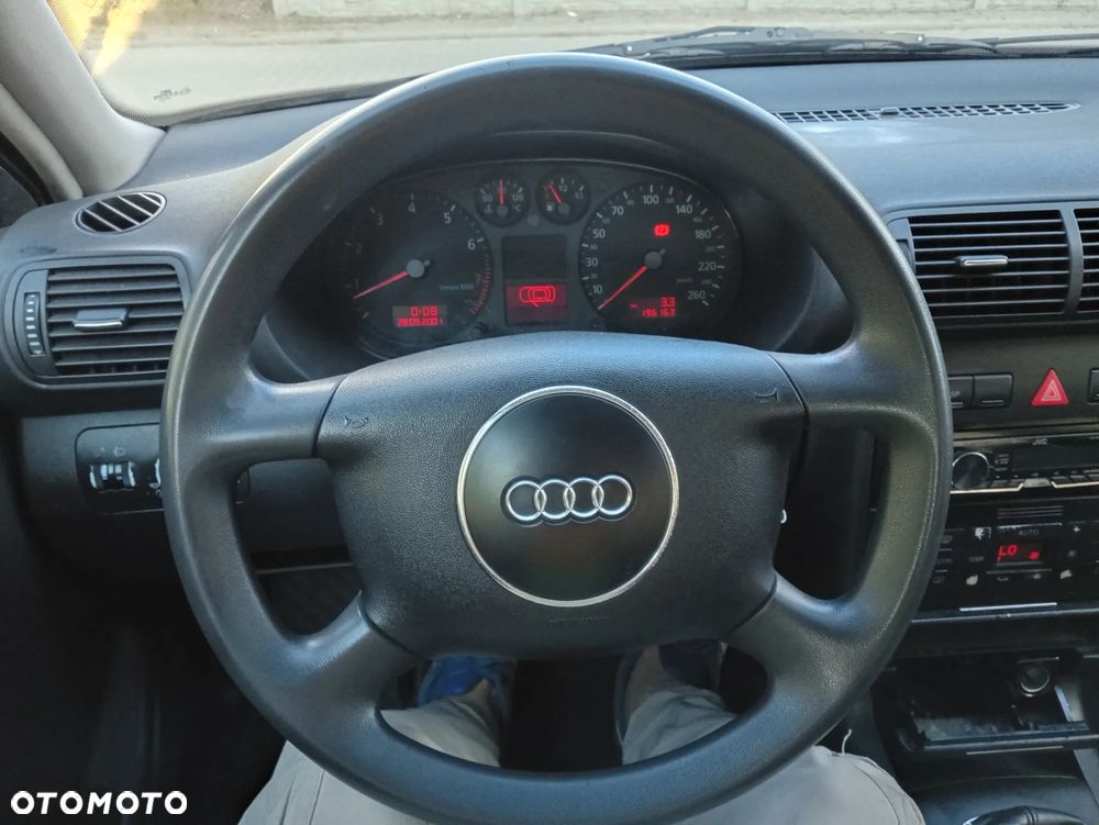 Audi A3 3-drzwiowe 1.6 Ambition - 17