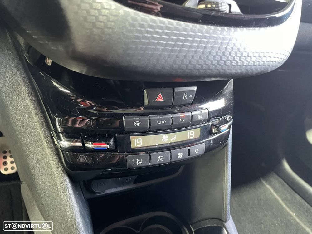 Peugeot 208 1.6 BlueHDi GT Line - 27