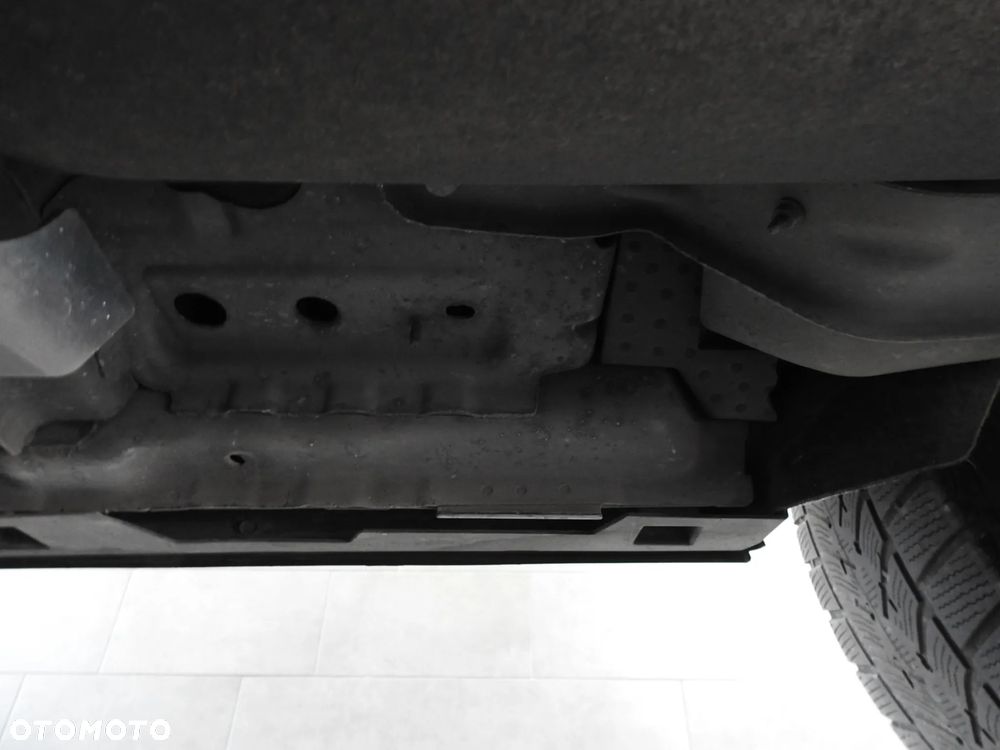 Land Rover Discovery Sport TD4 HSE - 33