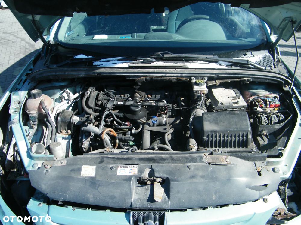 Peugeot 307 (01-05r.) 2.0 HDI 119KM. Silnik DW10TD Skrzynia 20DL50 lakier zieleń idaho. Cały na części. GWARANCJA !!!  Przód Tył Zestaw Komplet Drzwi Klapa Zderzak Błotnik Maska Grill Atrapa Szyba Pas Lampa Lusterko Boczki Fotel Kanapa Kokpit Deska Rozdzielcza Przełącznik Włącznik Sterownik Przewody Wiązka Instalacja Moduł Komputer Czujnik Listwa Pompa Alternator Wtryski Głowica Rozrusznik Kompresor Sprzęgło Dwumas Silnik Skrzynia ABS Klimatyzacji Paliwa Wspomagania Kolektor Turbina Przepustnica Zawór Chłodnica Koło Hak Belka Sanki Zawieszenie Mcpherson Półoś Amortyzator Wydech Tłumik Zacisk Most - 8