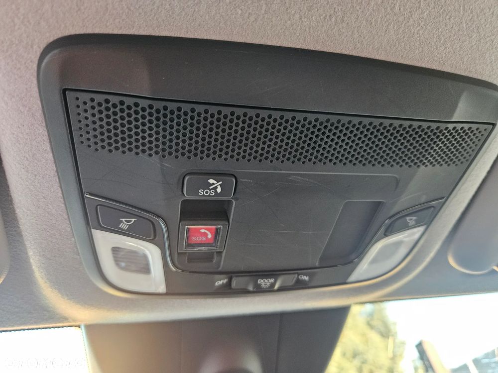Honda Jazz 1.5 i-MMD Executive Crosstar (Czarny Dach) - 16