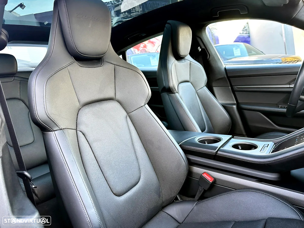 Porsche Taycan Turbo S - 28