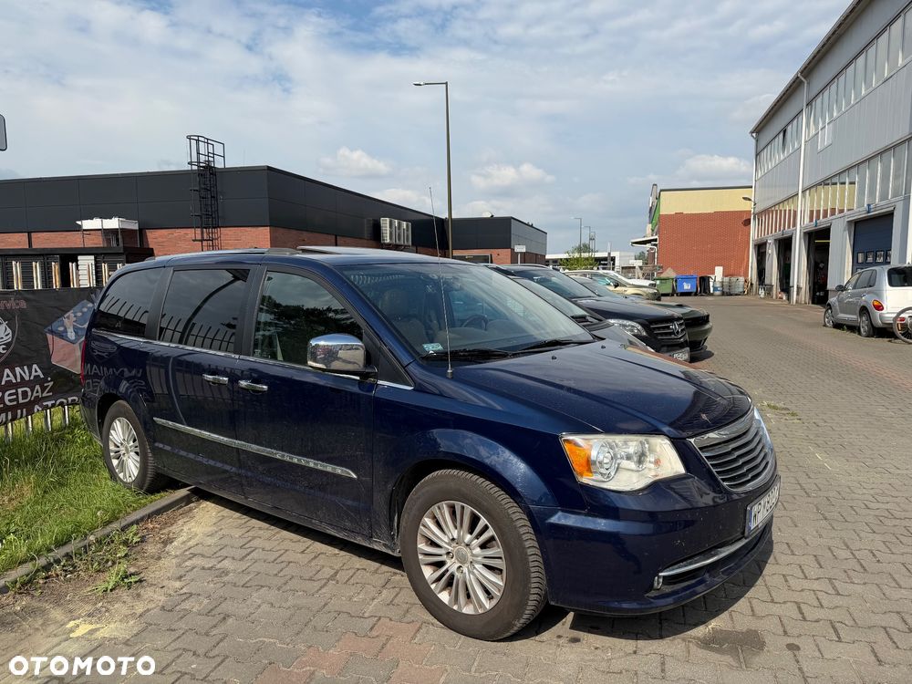 Chrysler Town & Country 3.6 Limited - 1