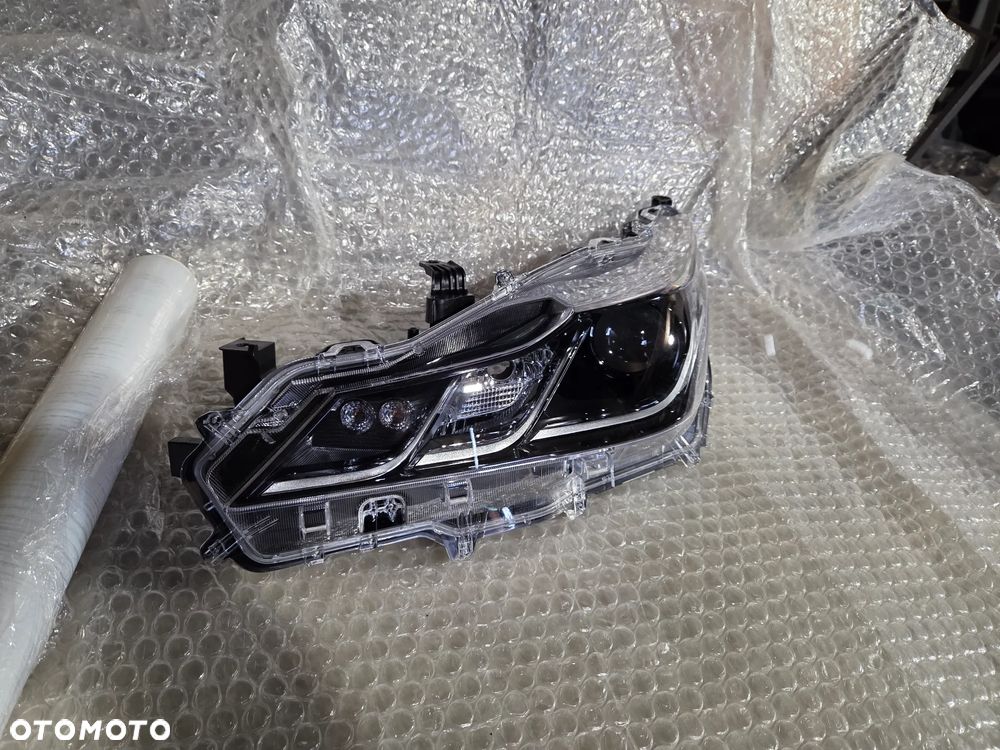Lampa lewa przód przednia Toyota Corolla XII E21 2018-2023 Sedan 81170-02T31-00 81170-02T31 Reflektor lewy przód przedni Toyota Corolla XII E21 2018-2023 Sedan 8117002T3100 8117002T31 - 3