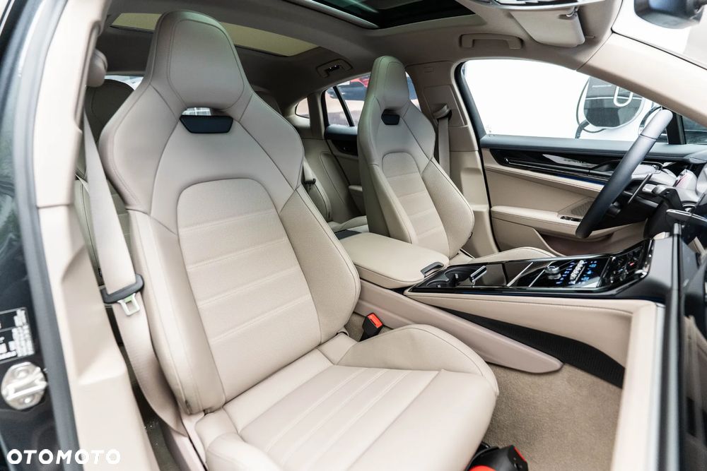 Porsche Panamera 4 E-Hybrid PHEV - 15