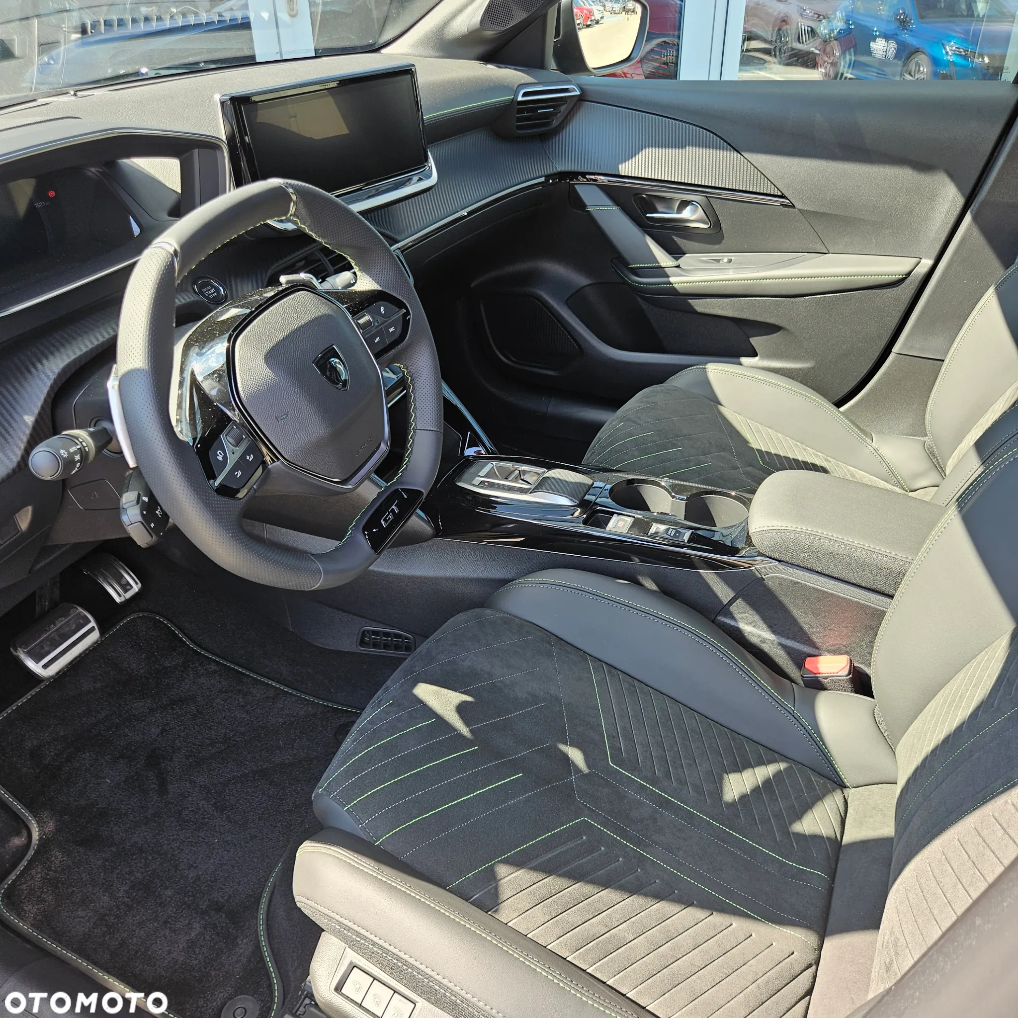 Peugeot 208 1.2 mHEV GT - 8