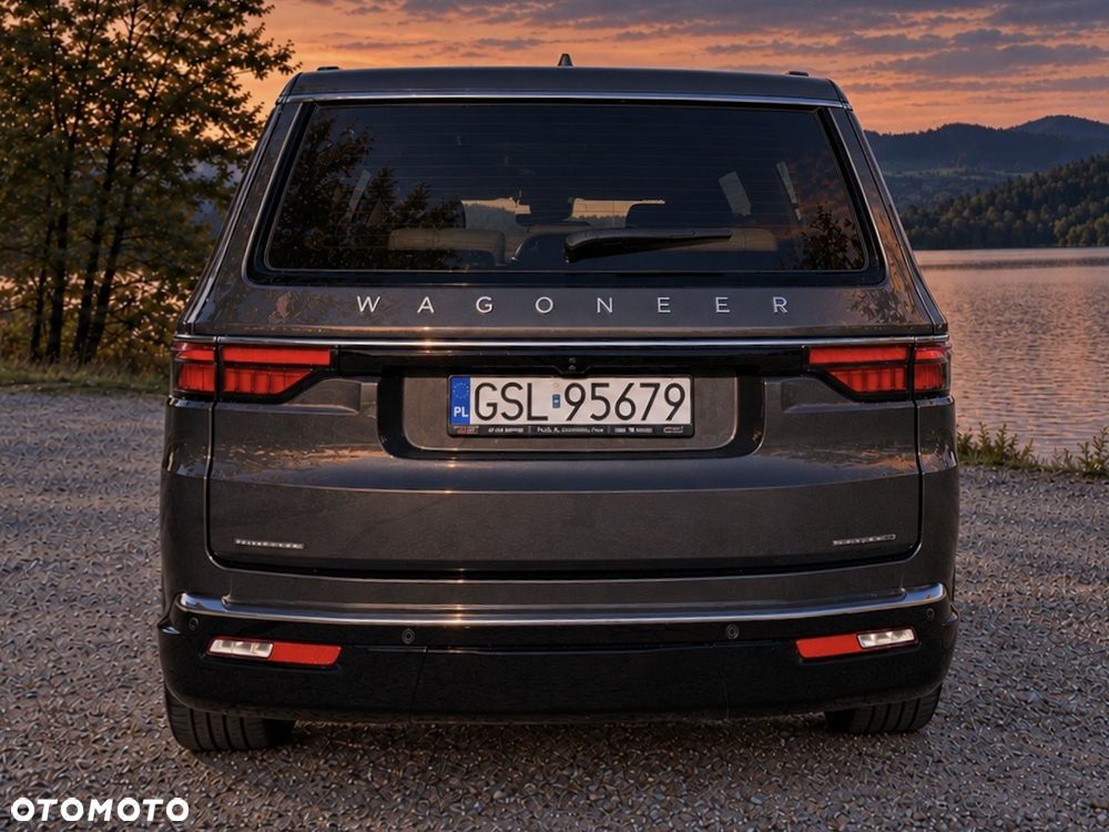 Jeep Wagoneer - 13