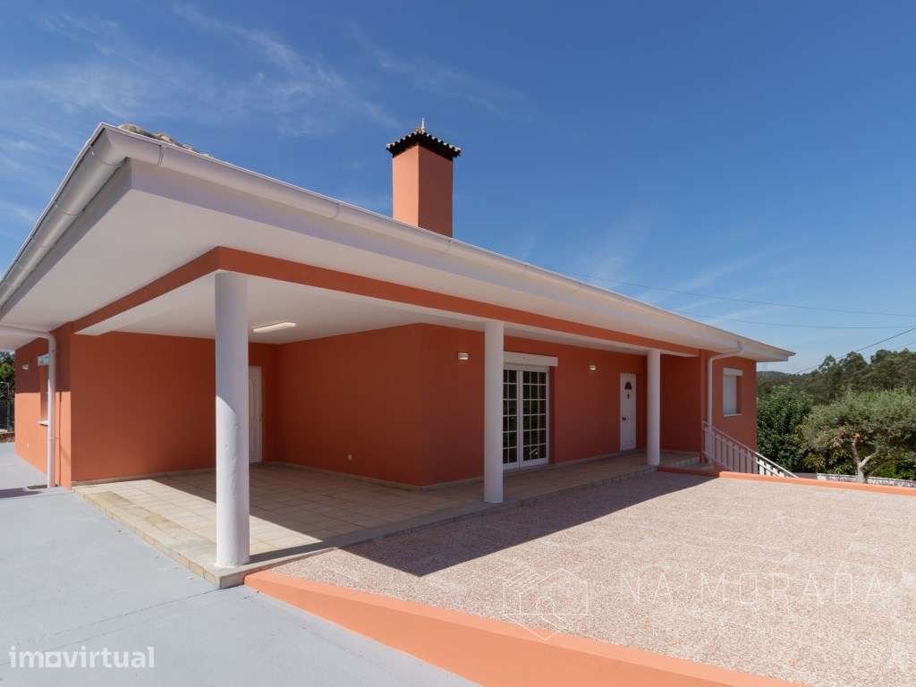MORADIA UNIFAMILIAR T3+1 COM JARDIM EM CANEDO - Grande imagem: 2/34