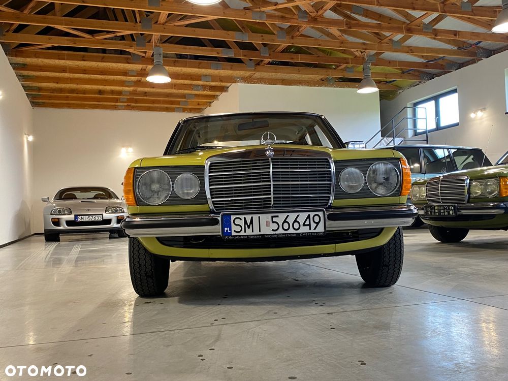 Mercedes-Benz W123 1979 photo 5