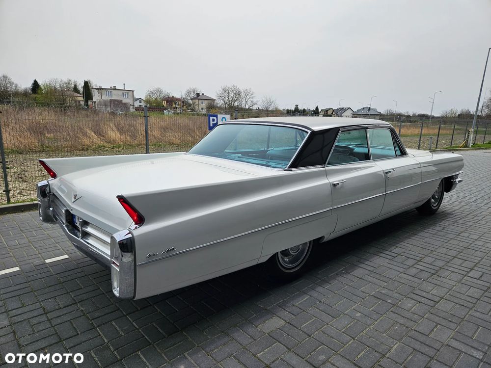 Cadillac Deville - 11