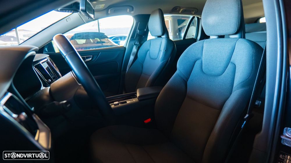 Volvo V60 2.0 D4 Momentum Geartronic - 26