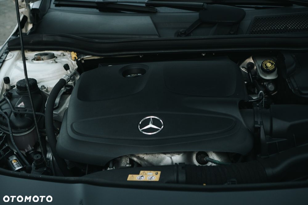 Mercedes-Benz CLA 200 7G-DCT AMG Line - 27