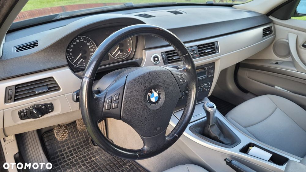 BMW Seria 3 318i - 3