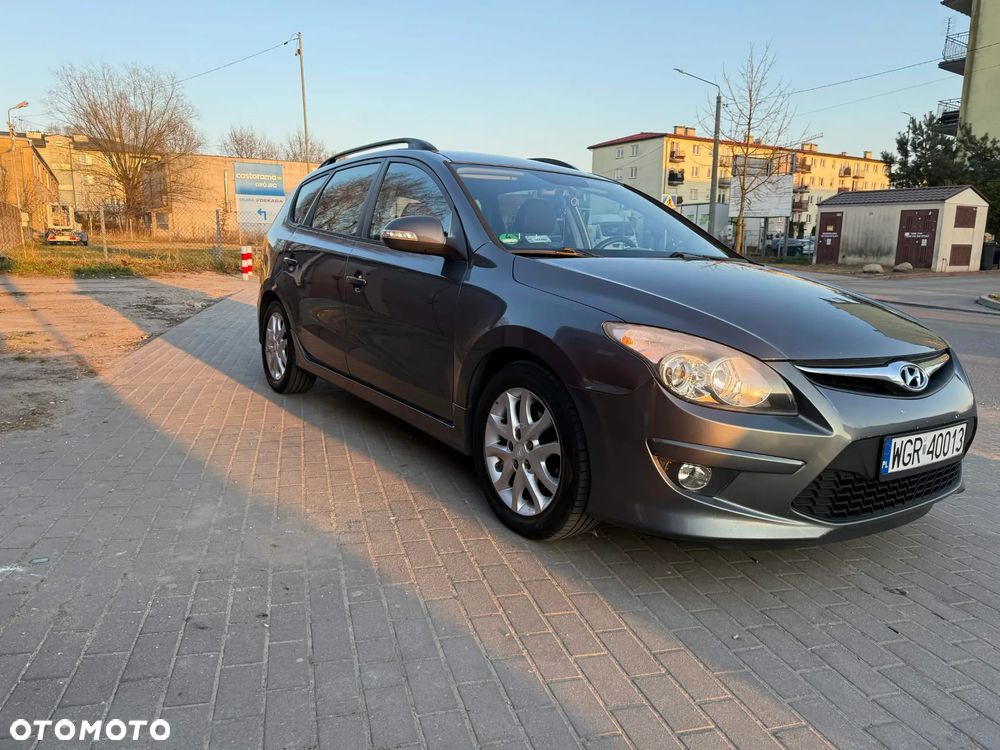 Hyundai i30 i30cw 1.6 CRDi FIFA WM Edition - 2