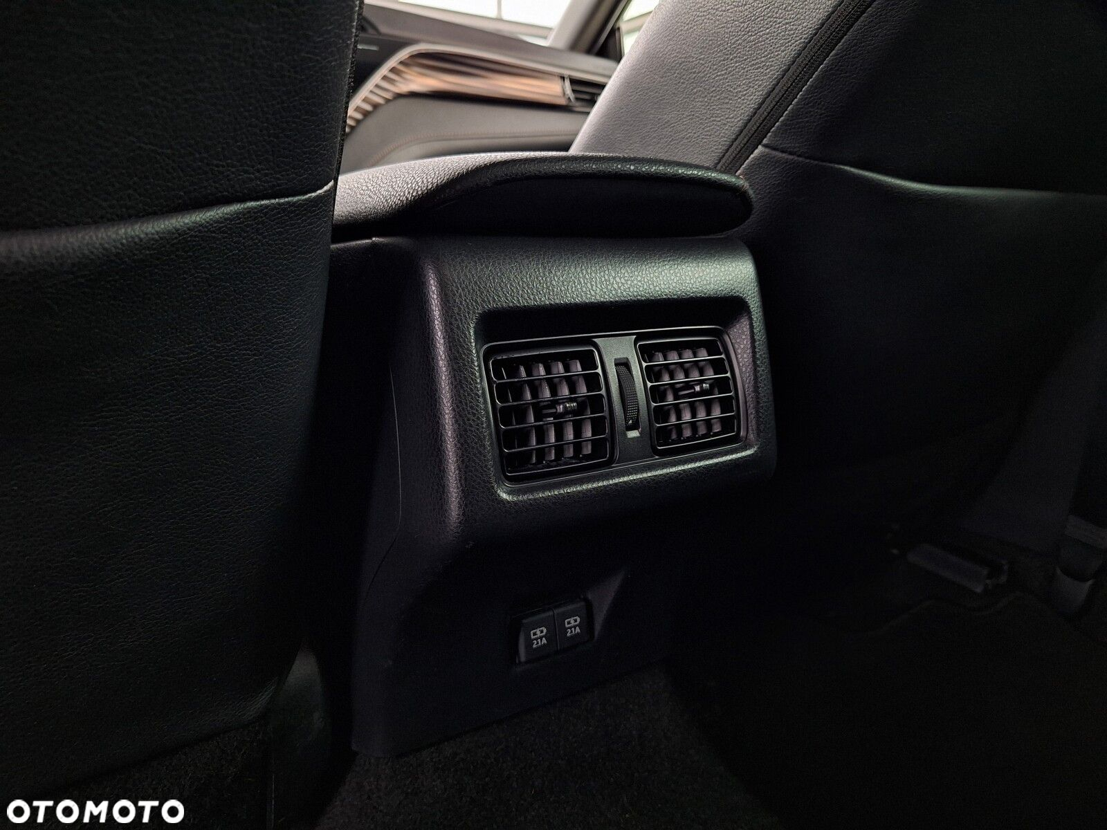 Toyota Camry 2.5 Hybrid Executive CVT - 38