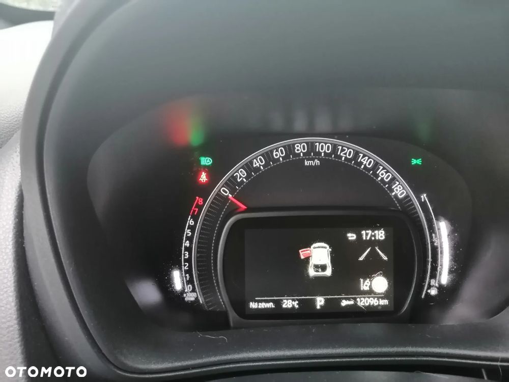Toyota Aygo x.shift x-play connect - 9