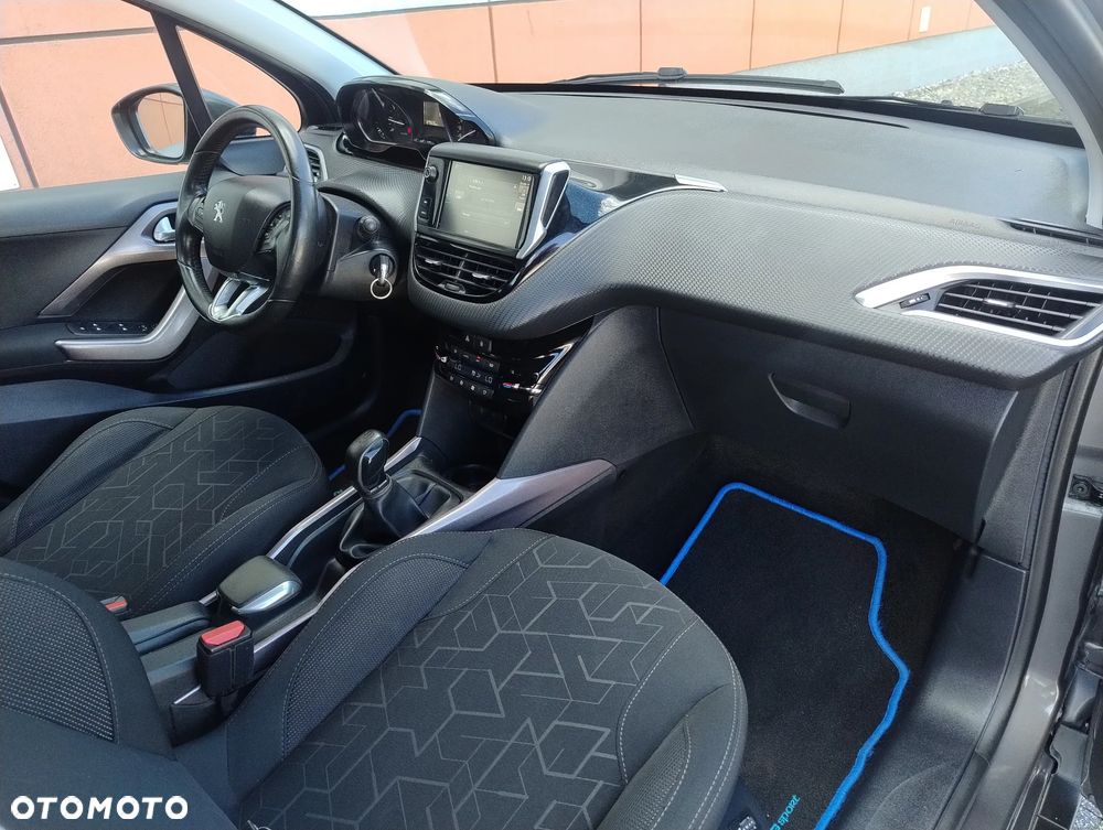 Peugeot 2008 1.2 Pure Tech Allure S&S - 10