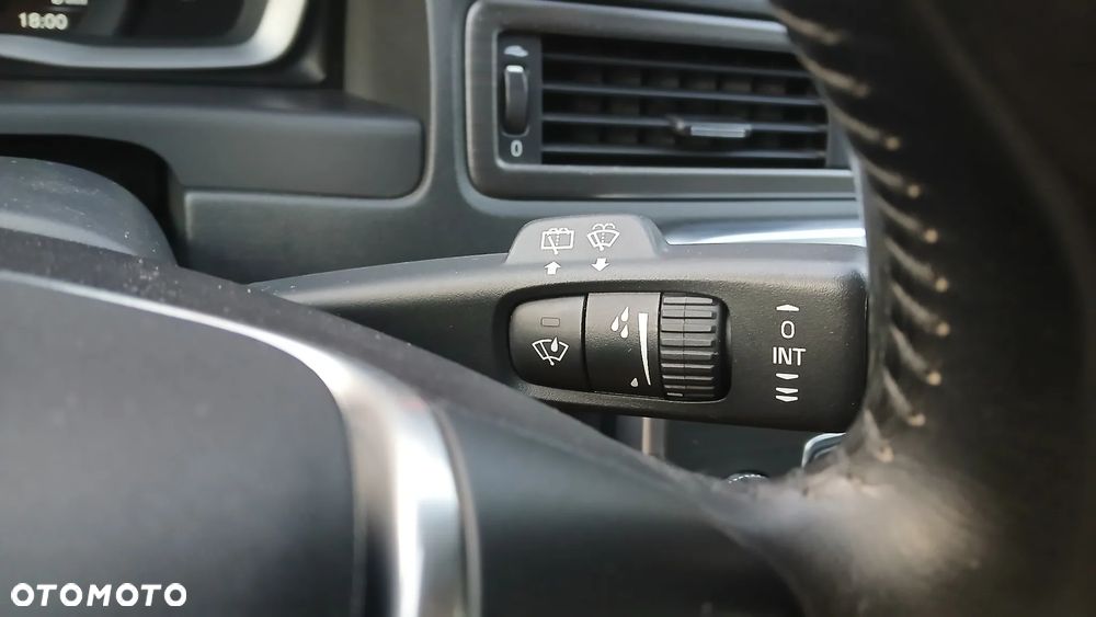 Volvo XC 70 D4 AWD Geartronic Momentum - 28