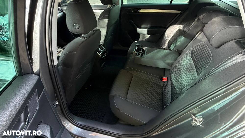 Skoda Superb Combi 2.0 TDI DSG Ambition - 32