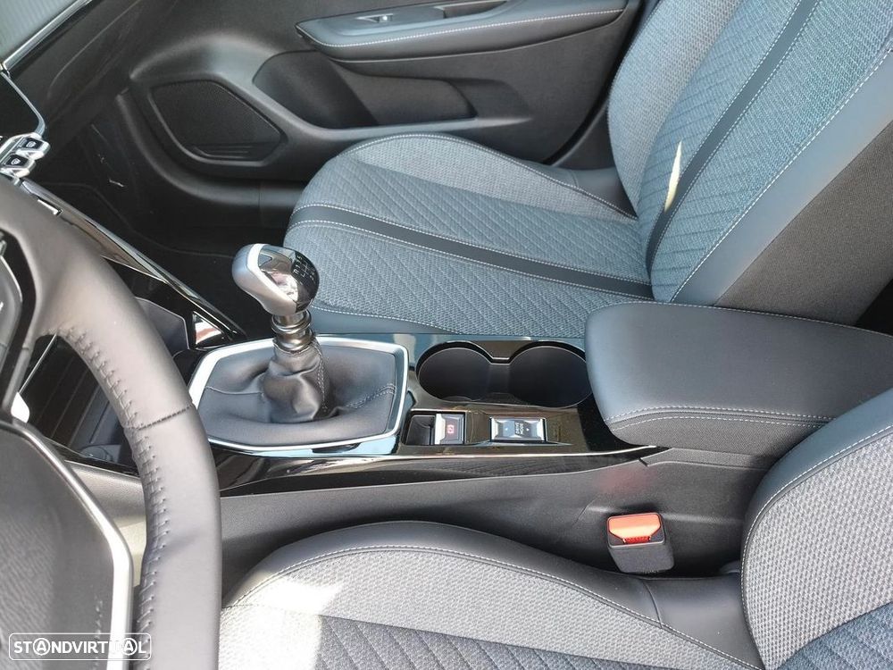 Peugeot 208 1.2 PureTech Allure - 8