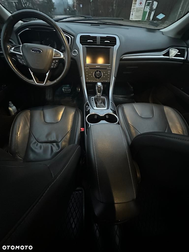 Ford Fusion 2.0 EcoBoost Titanium - 12