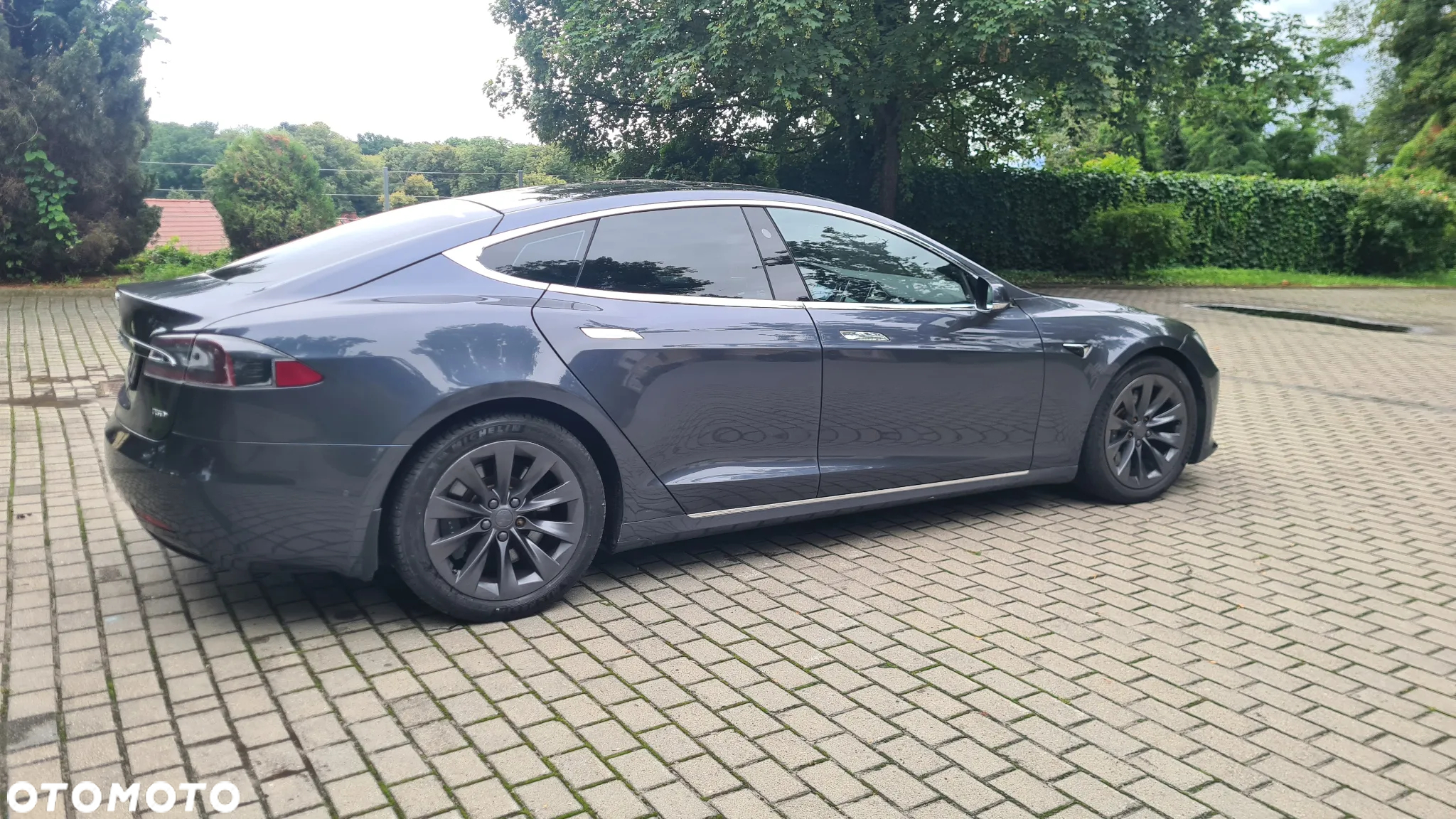 Tesla Model S - 6