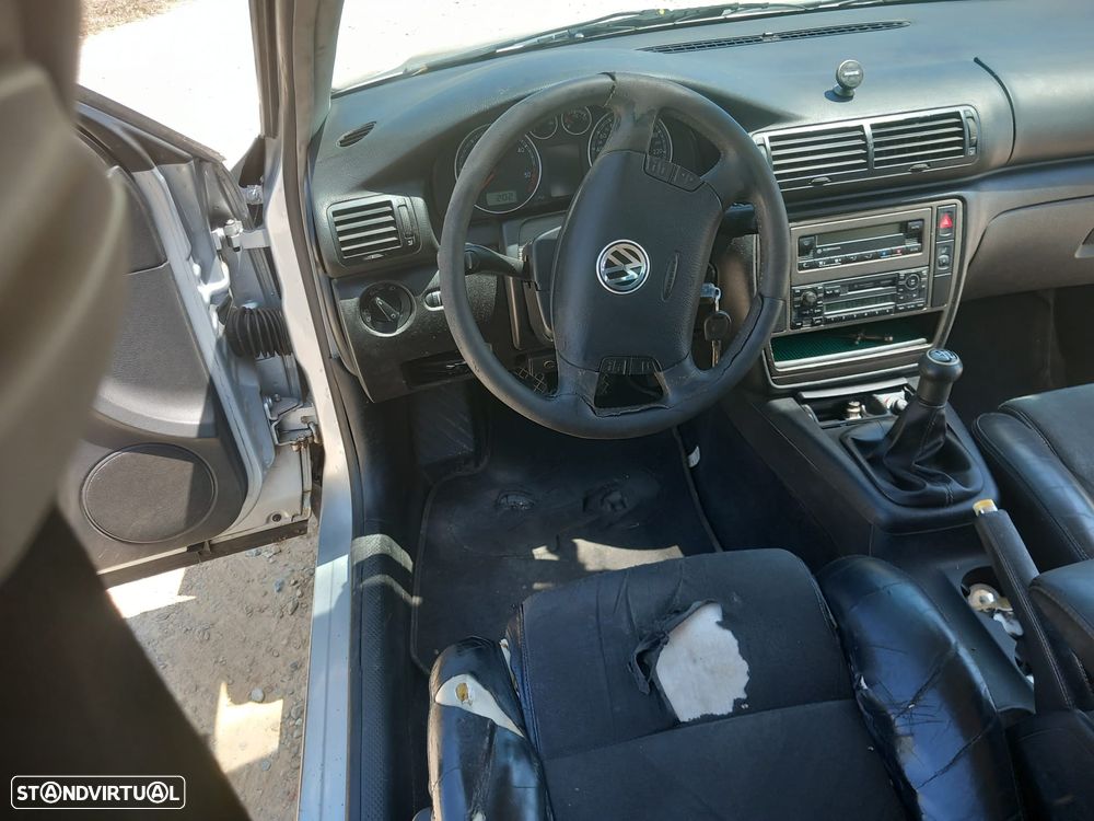 VW Passat 1.9 TDi Highline - 5