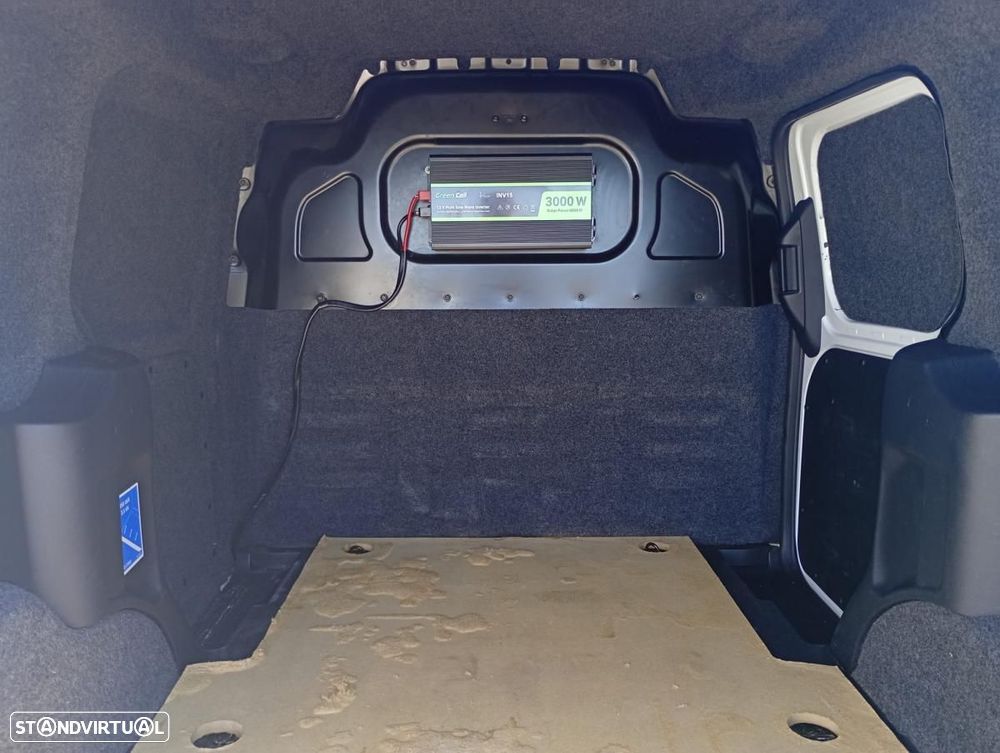 Ford Transit Courier - 23