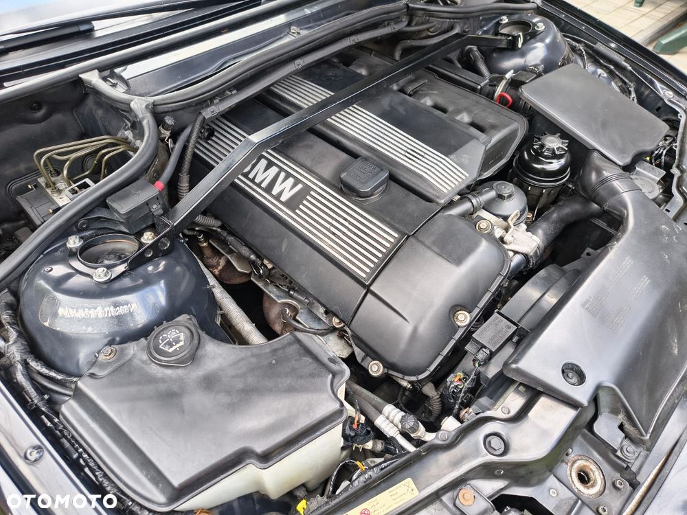 BMW Seria 3 330ix - 13