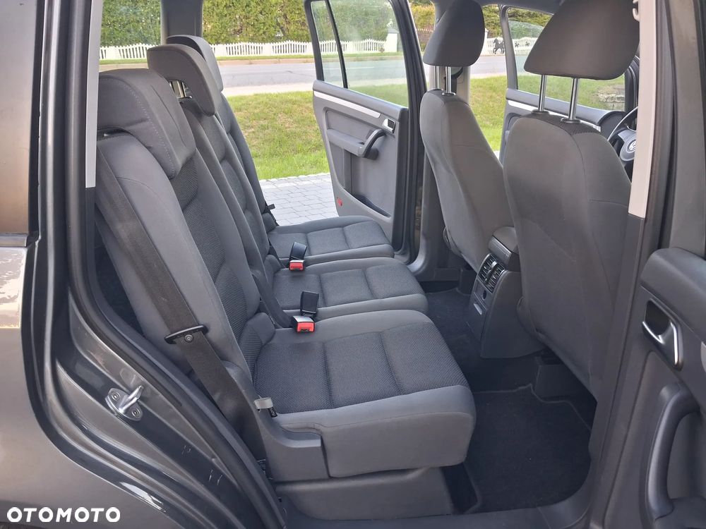 Volkswagen Touran 1.2 TSI STYLE - 25